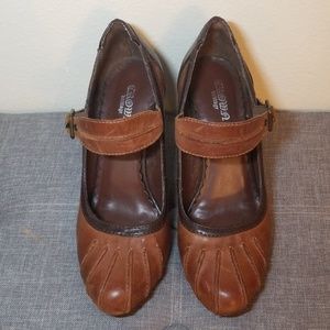 Crown Vintage 2-tone Leather Pumps, Size 6.5